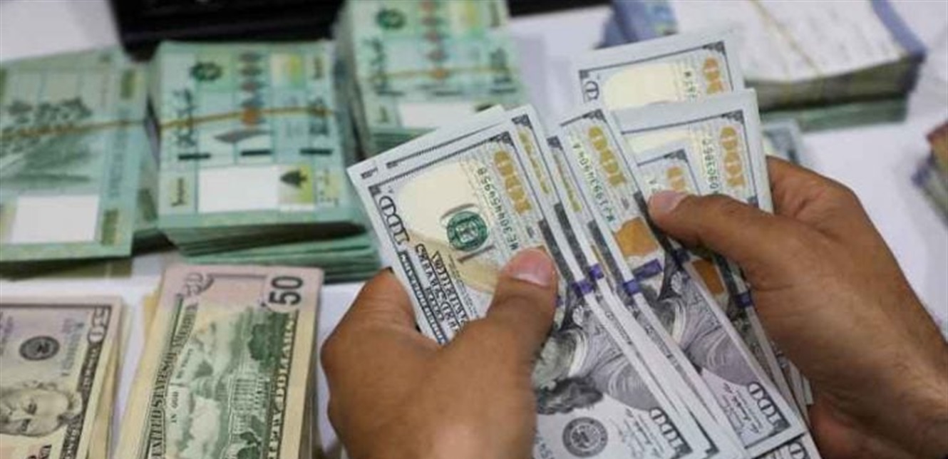 خطوة طارئة من الصرّافين.. هل سينخفض الدولار غداً؟