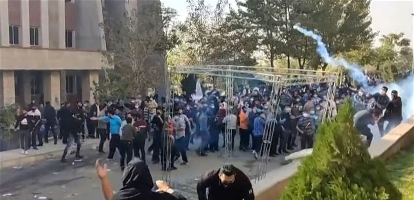 أساتذة الجامعات في إيران ينتفضون.. أطلقوا سراح الطلاب
