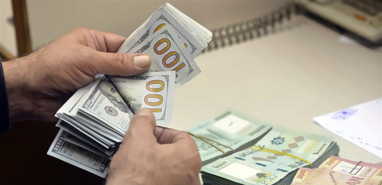 لمن يريدُ صرف دولاراته.. إليكم هذا الخبر المهمّ