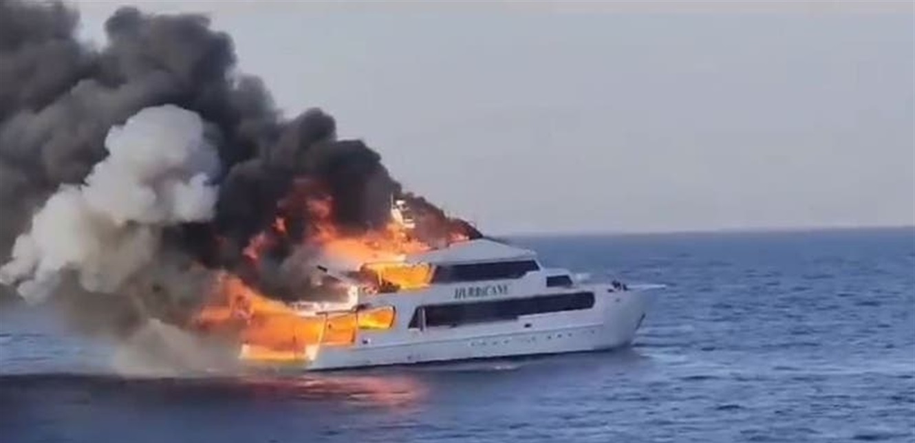 مصرع البريطانيين الثلاثة المفقودين في حريق مركب سياحي بمصر