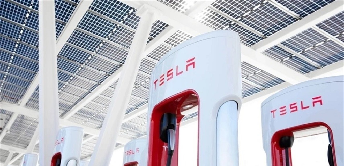تحديث جديد يتيح استخدام سيري لقفل أبواب تسلا