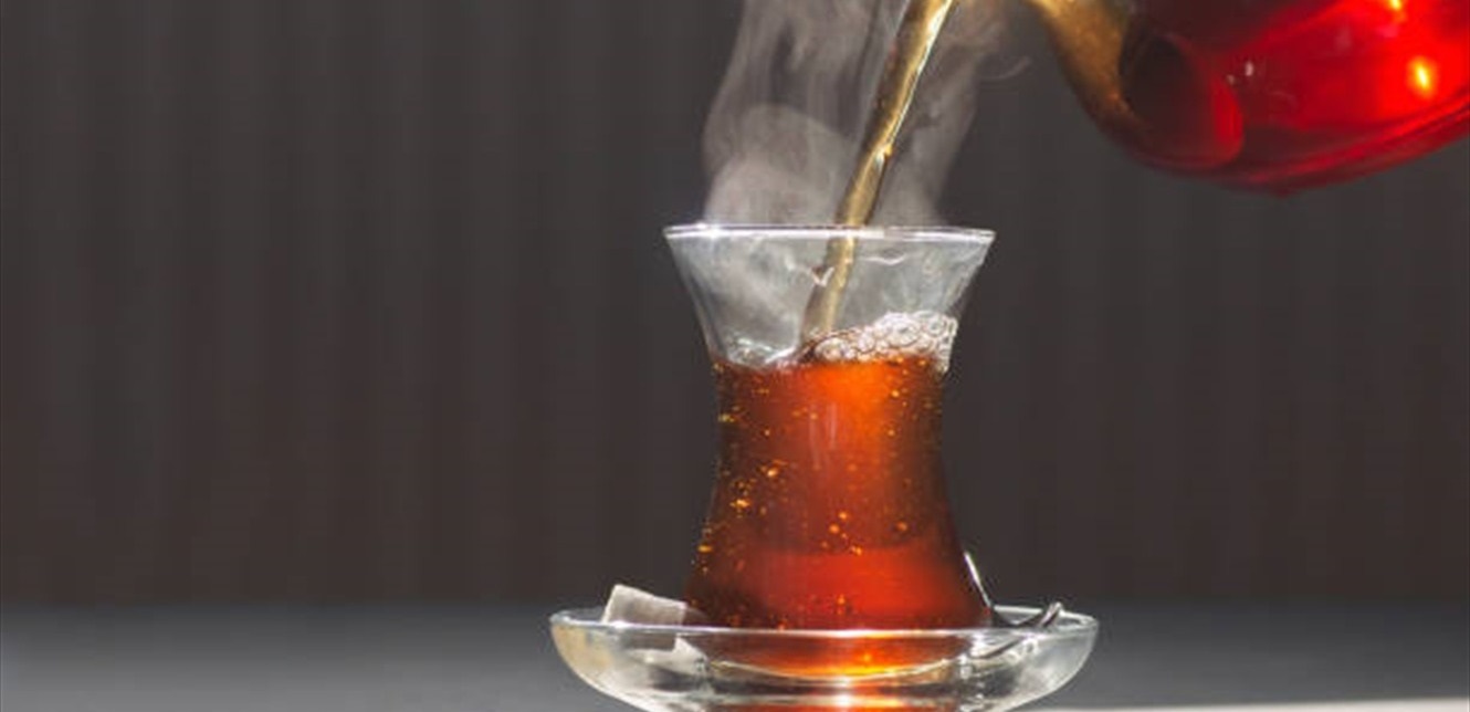 فوائد ومضارّ تناول الشاي يومياً... ماذا عن إضافة الحليب له؟
