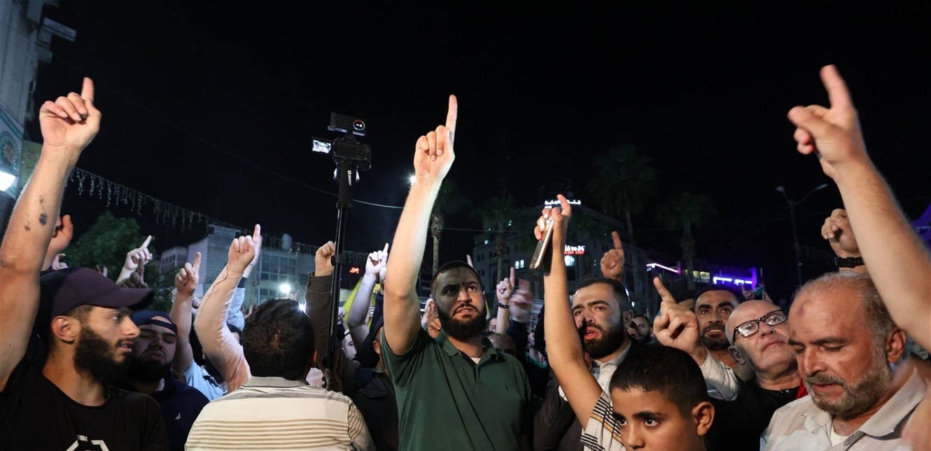 انقطاع كافة خدمات الاتصالات والإنترنت في غزة