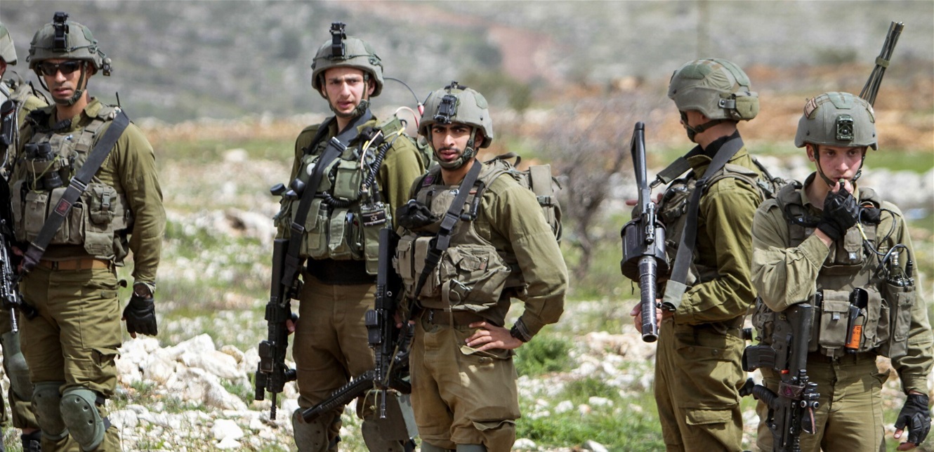 تعرية وتعذيب ودفن.. حقائق مروّعة عما تفعله إسرائيل بشبانٍ فلسطينيين!