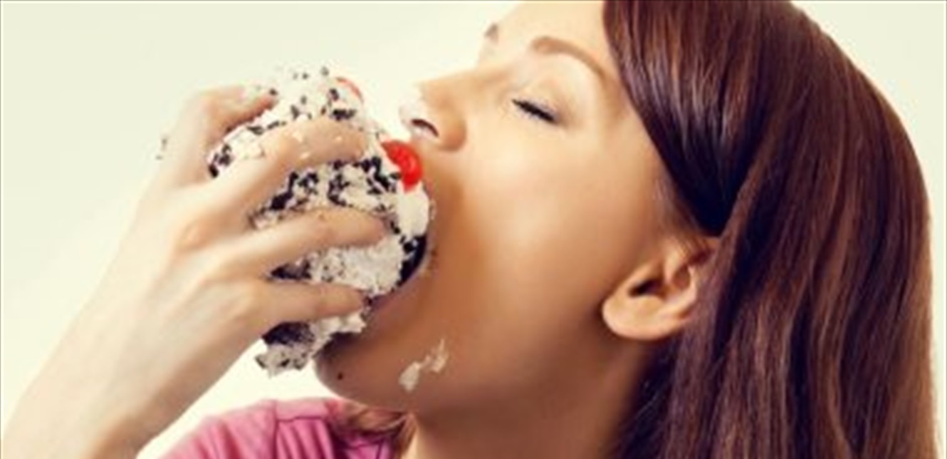 تناول الحلويات أثناء التعصيب قد تؤدي إلى الإدمان 
