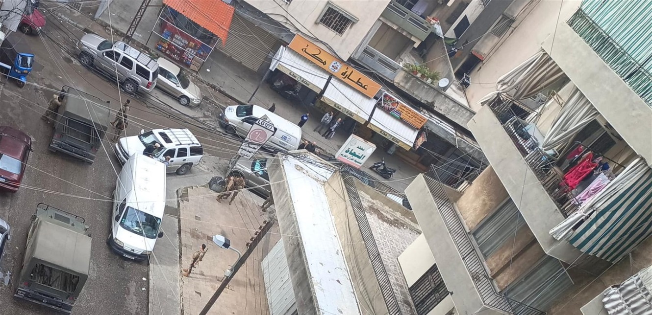إطلاق نار بين عائلتين... وفرق الإسعاف حضرت على الفور إلى مكان الإشكال