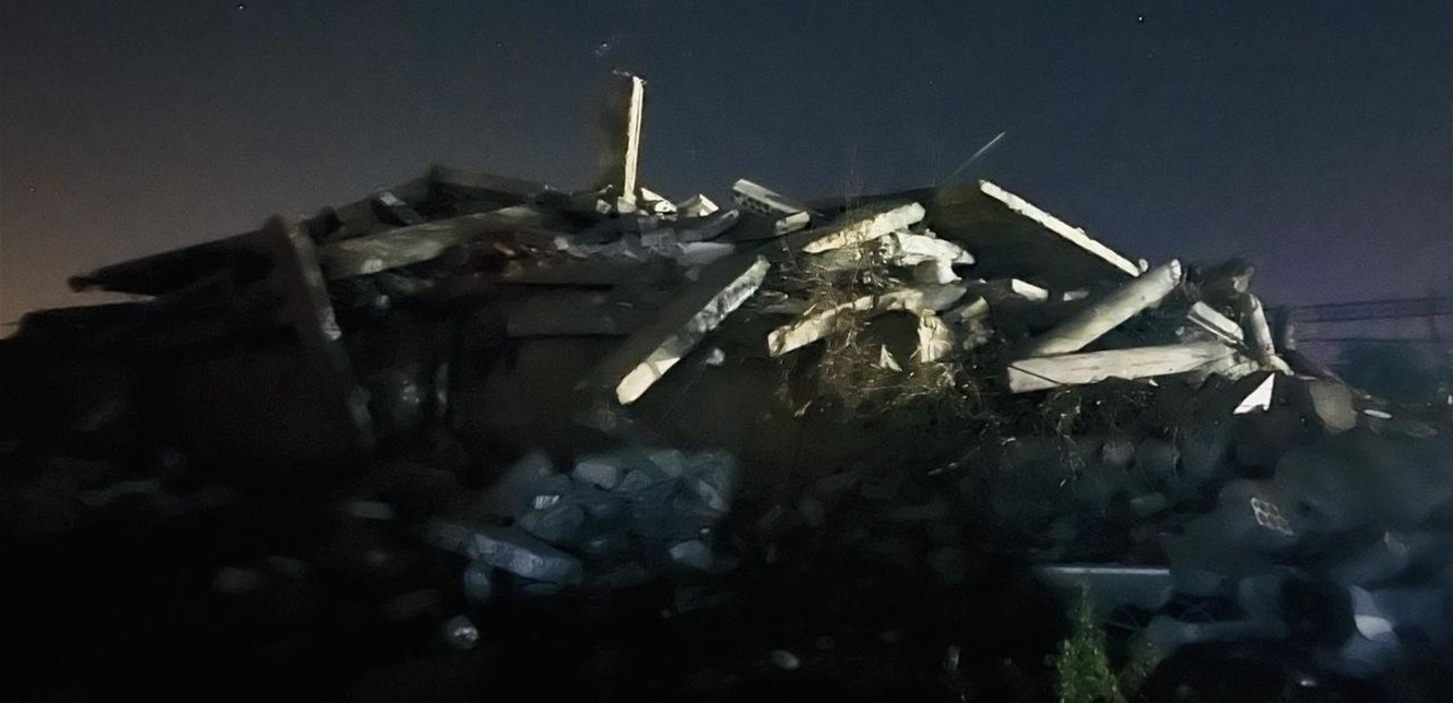 غارة تطالُ منزلاً تم قصفه سابقاً في الجنوب.. هل من إصابات؟ (فيديو)