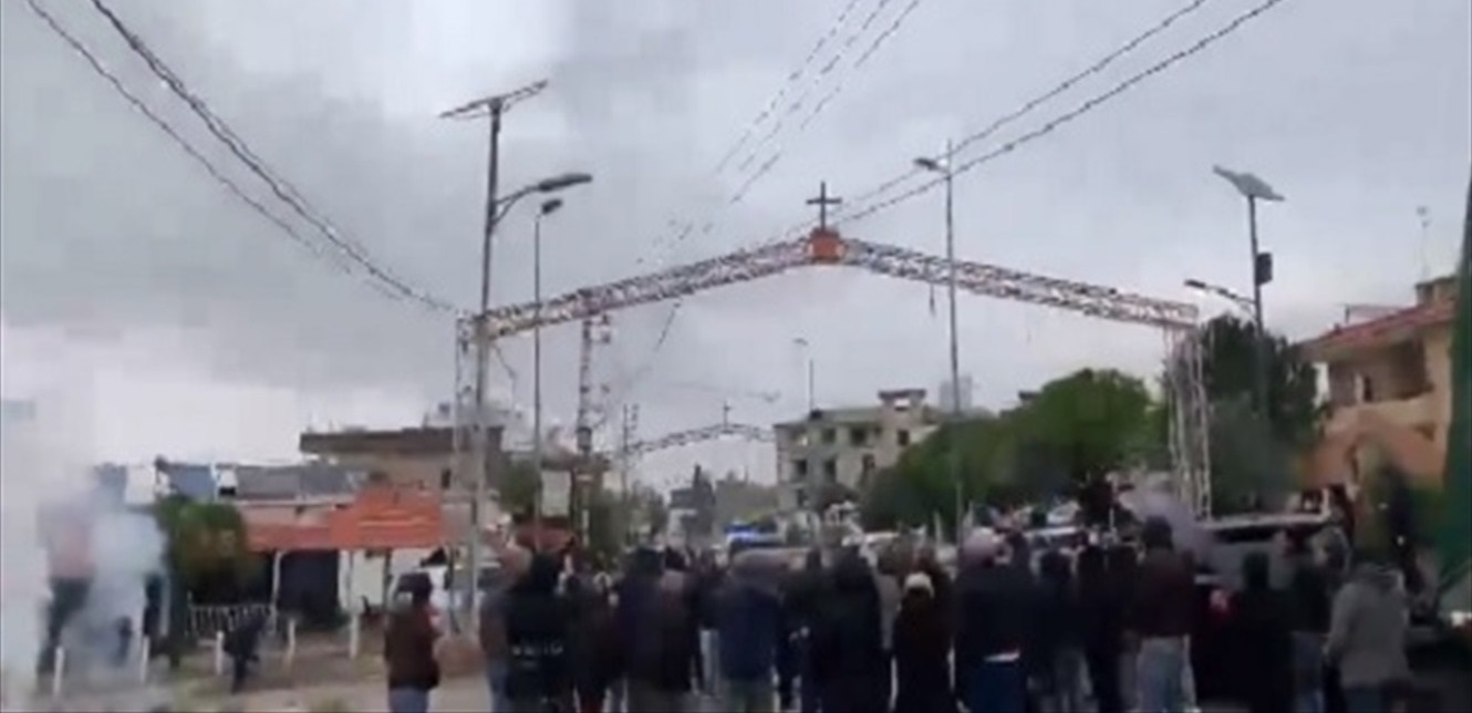 وصول الموكب الذي ينقل جثمان باسكال سليمان إلى لبنان... إليكم هذا الفيديو