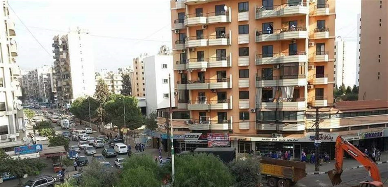 في ابي سمراء... أب يتعرض للضرب والسرقة أمام ابنتيه