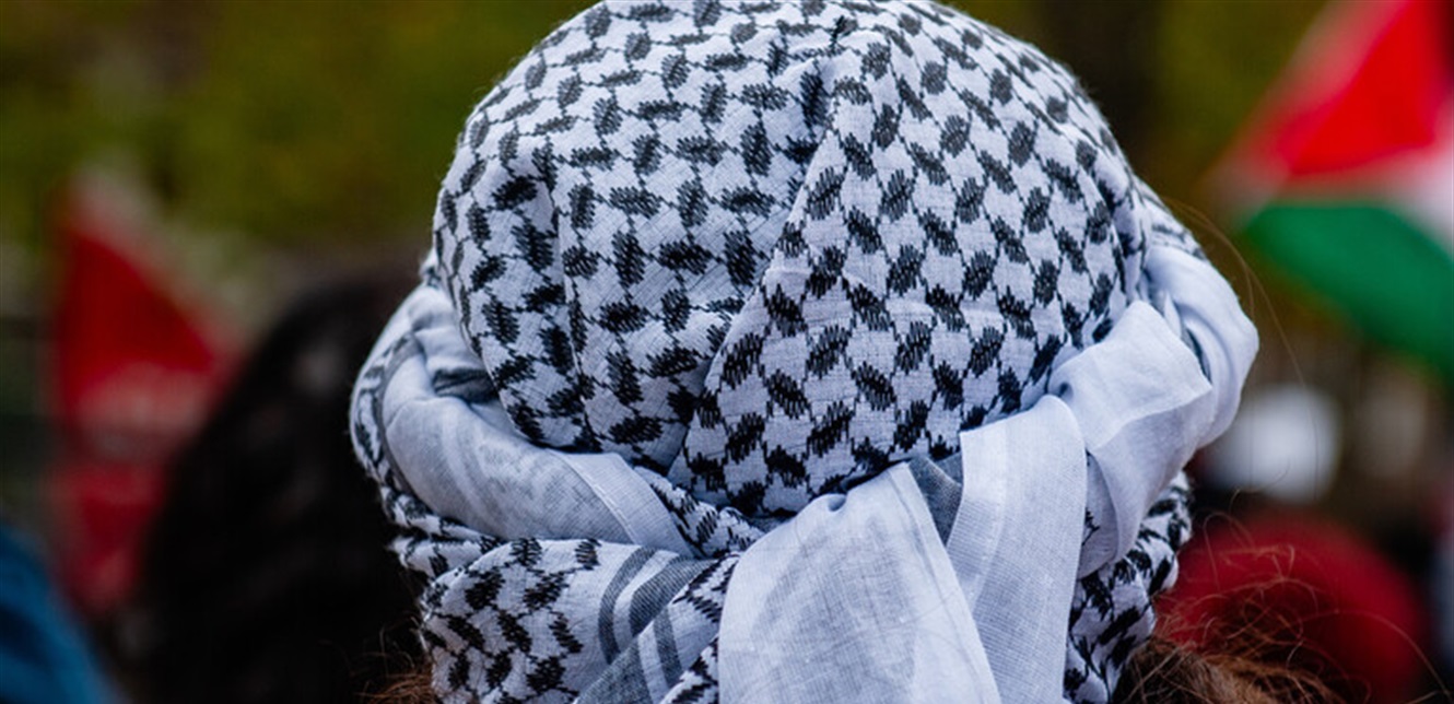 دولة عربية تحظر ارتداء الكوفية الفلسطينية في امتحان البكالوريا