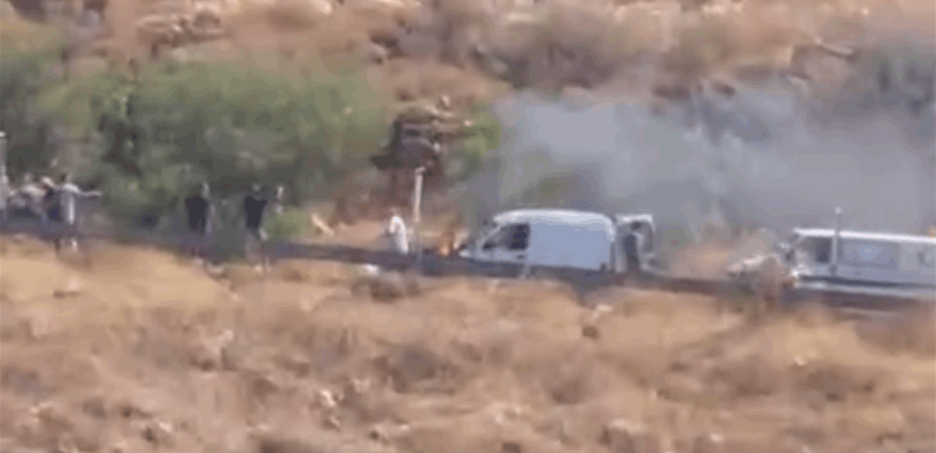 بالفيديو: شهيد باستهداف سيارة رابيد في بلدة جبال البطم بمسيّرة