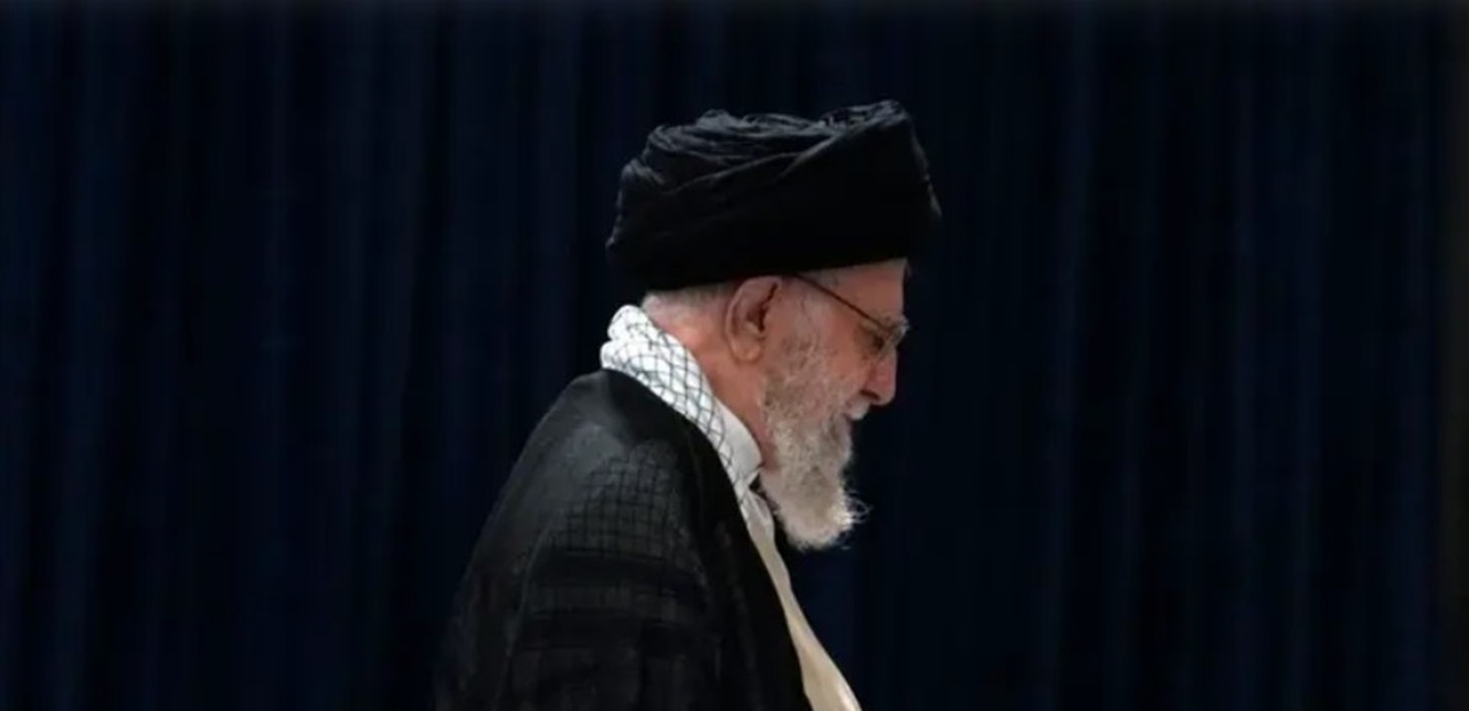 للمرة الأولى منذ 5 سنوات خامنئي يؤم صلاة الجمعة وسط طهران.. ومراسم تكريم لنصرالله  