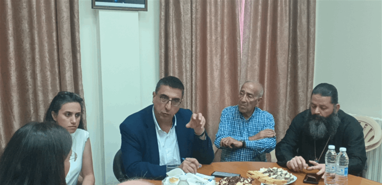 حجار تفقد أهالي مرجعيون وسلم قافلة مساعدات غذائية وطبية