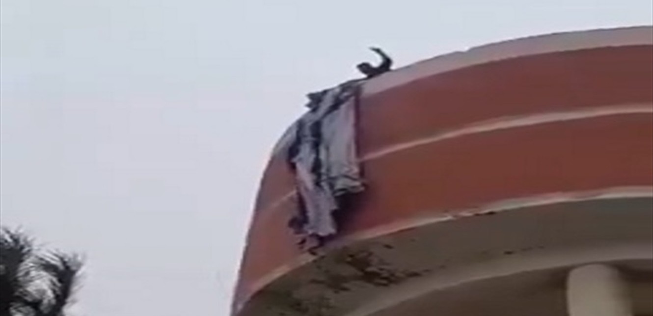 فيديو من عيتا الشعب... هكذا تمّ إحراق العلم الإسرائيليّ الذي رُفِعَ في البلدة
