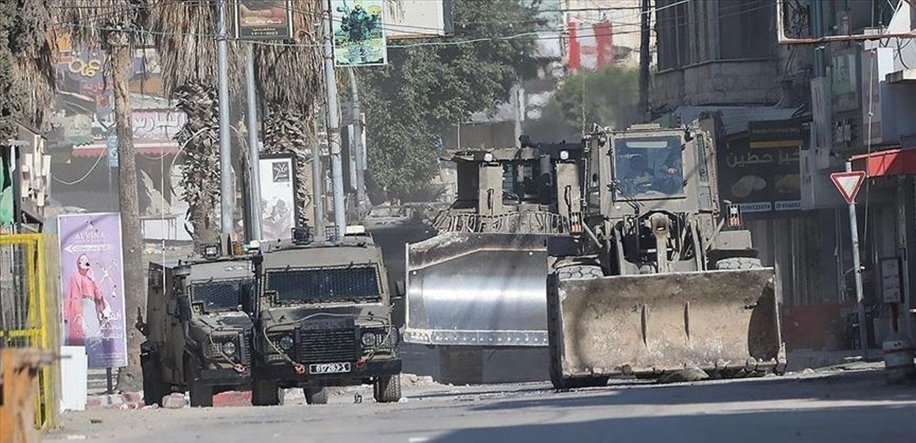 غزة.. مواجهات مع جيش الاحتلال عقب اقتحام مناطق بالضفة الغربية