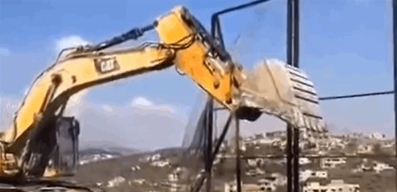 بالفيديو.. إسرائيل تهدم ملعب كفركلا