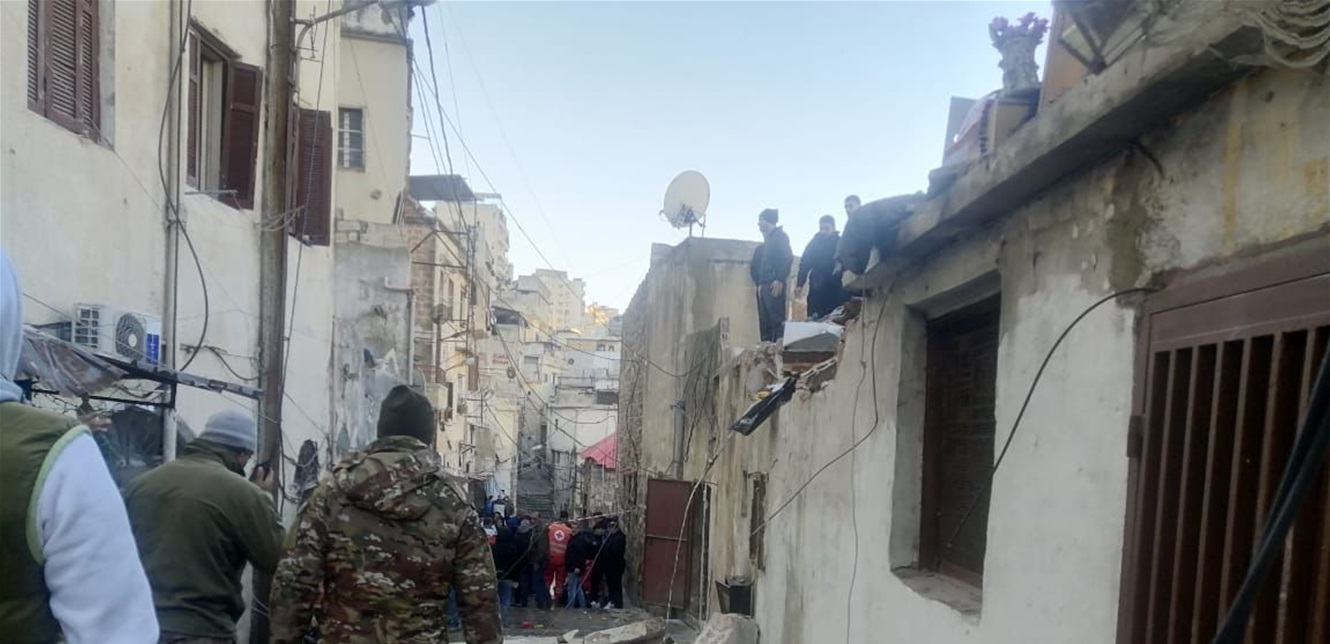 بسبب انفجار قاروة غاز.. انهيار سقف منزل في طرابلس ووفاة سيدة (فيديو)