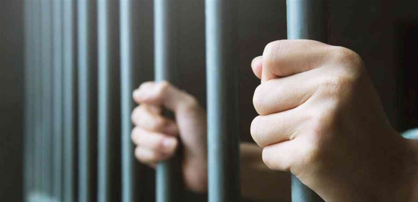بالتخطيط والإتّفاق مع سجينين.. إليكم ما حاول أحد الأشخاص إدخاله إلى السجن