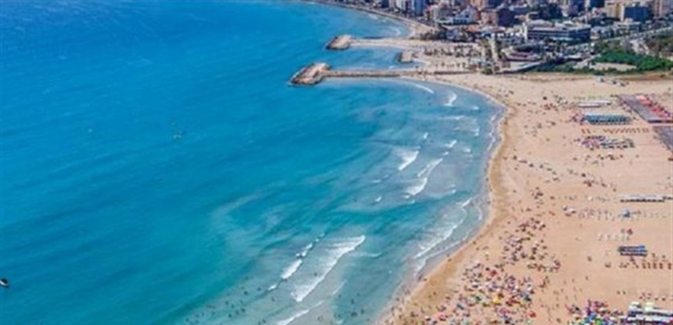 اعتصام لاصحاب الخيم البحرية في صور لاعطائهم 3 اشهر لفكها