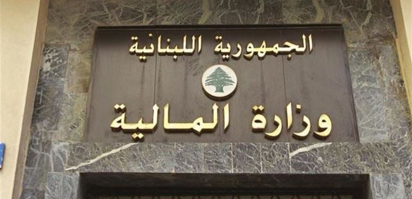 صورة لحقيبة الـ2 مليون دولار المضبوطة في المطار.. بيان من المالية