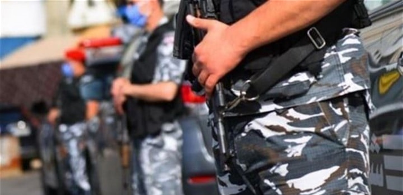 توقيف مطلوبين بجرائم سلب وسرقة وإطلاق نار
