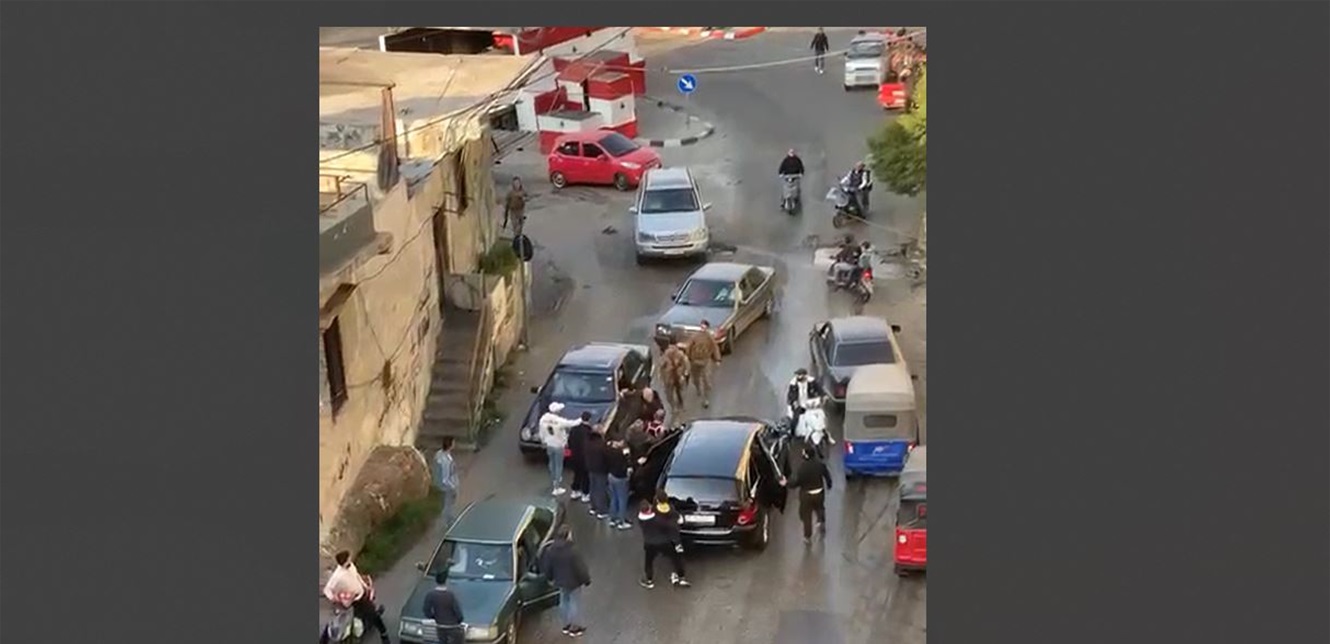 بسبب افضلية مرور.. إشكال في طرابلس والجيش يتدخل (فيديو)