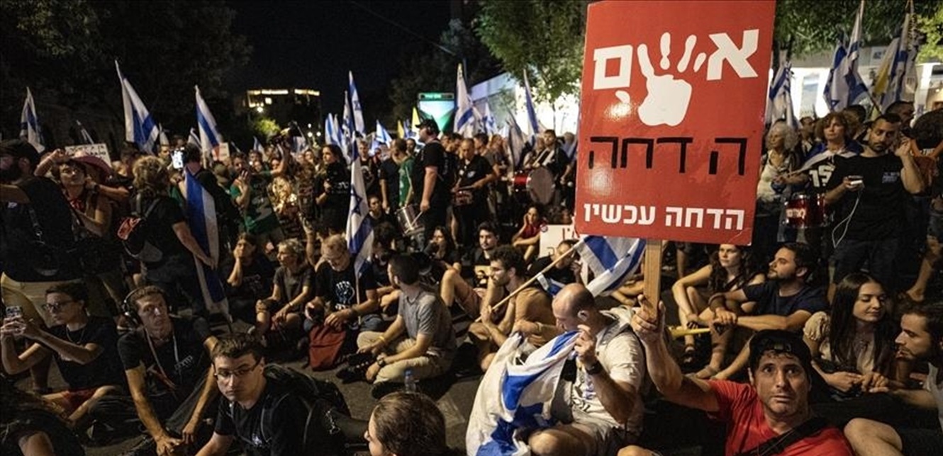 مظاهرة أمام مكتب نتنياهو بالقدس.. اليكم السبب
