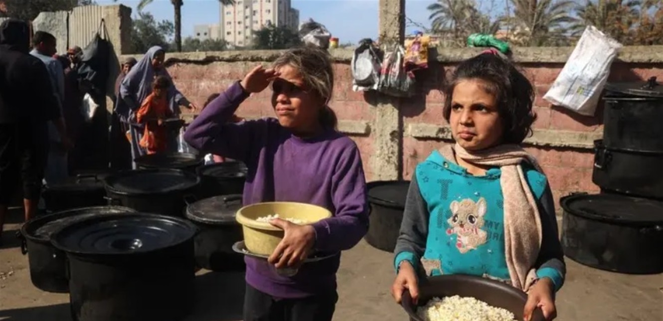 بعد منع دخول اللقاحات.. 600 ألف طفل مهددون بالشلل في غزة