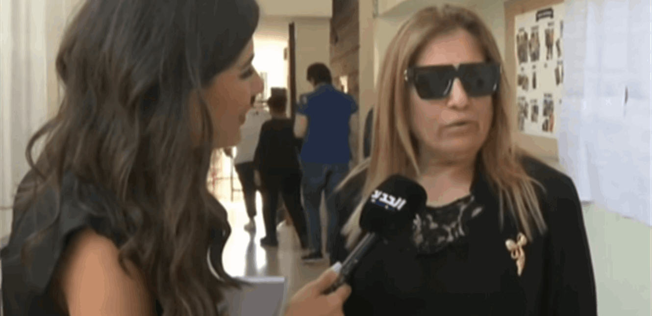 بالفيديو.. هذا ما حصل بين مراسلة لبنانية ووالدتها أثناء الانتخابات