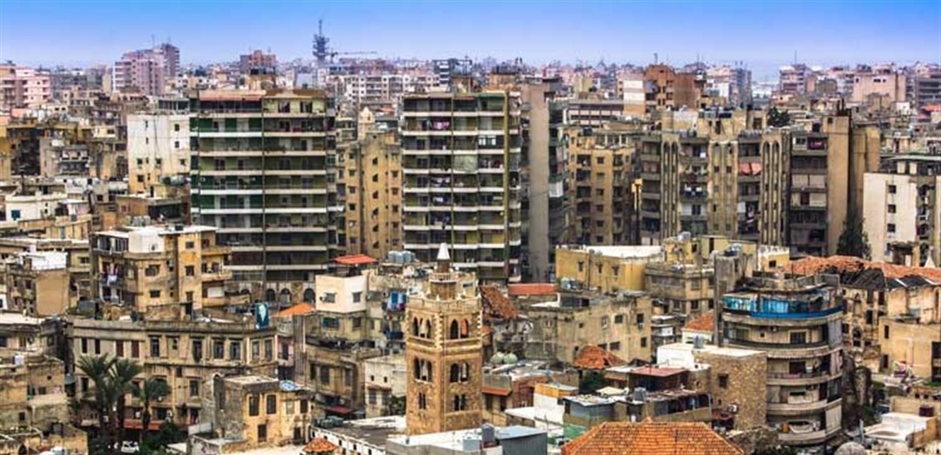 إشكال في القبة... تضارب بالأيدي والعصي وإطلاق نار