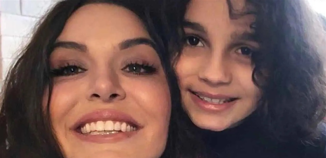 ممثلة تقيم جنازة مؤثرة لطفلها بعد فشل إعادة إحيائه!