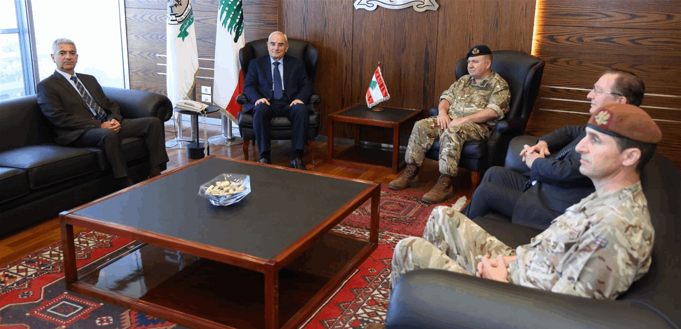 وزير الدفاع بحث مع وفد بريطاني في آلية تطبيق الـ1701