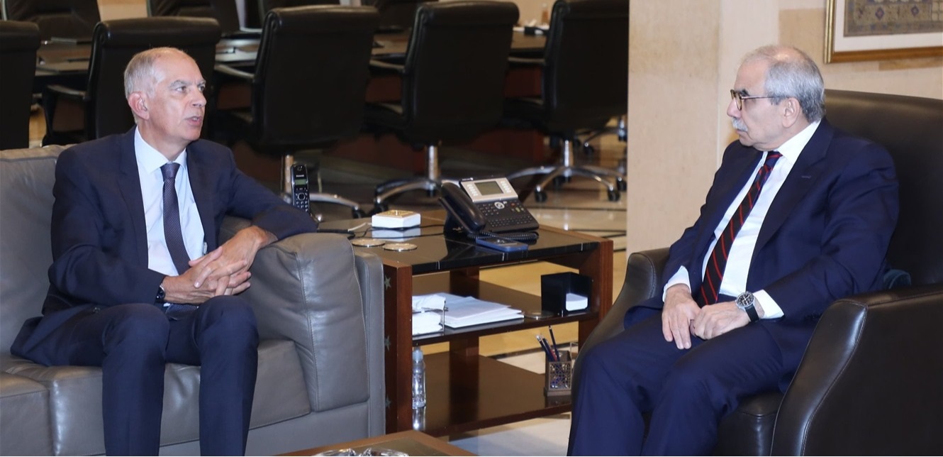 سلام استقبل ماغرو.. وبحث في زيارة لودريان ومؤتمري الجيش والإعمار