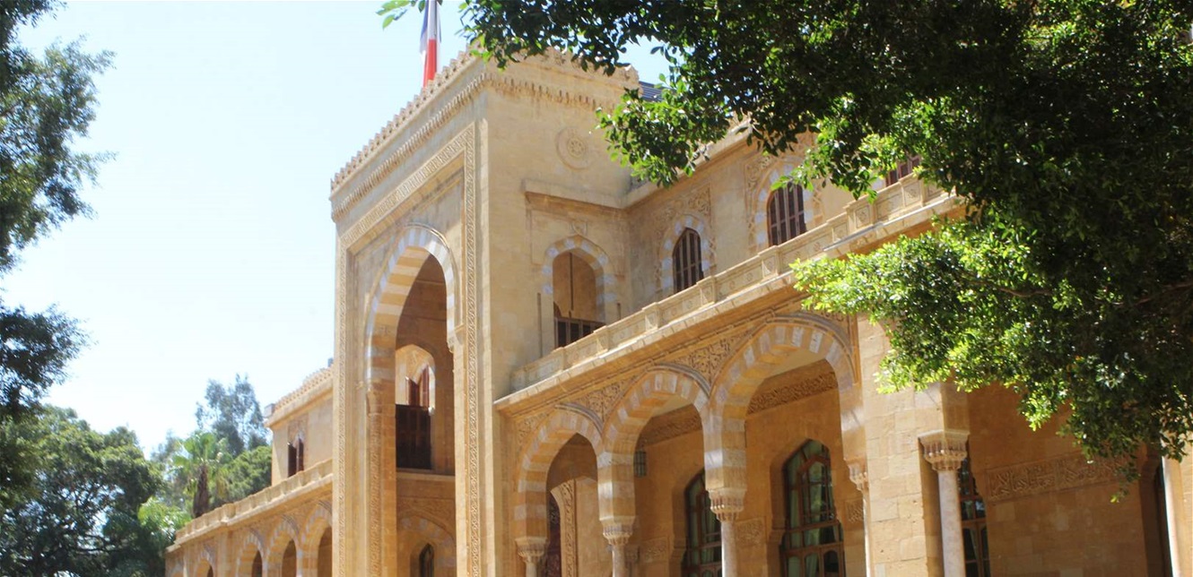 عشاء مرتقب بين لودريان وسياسيين في قصر الصنوبر.. من هم؟