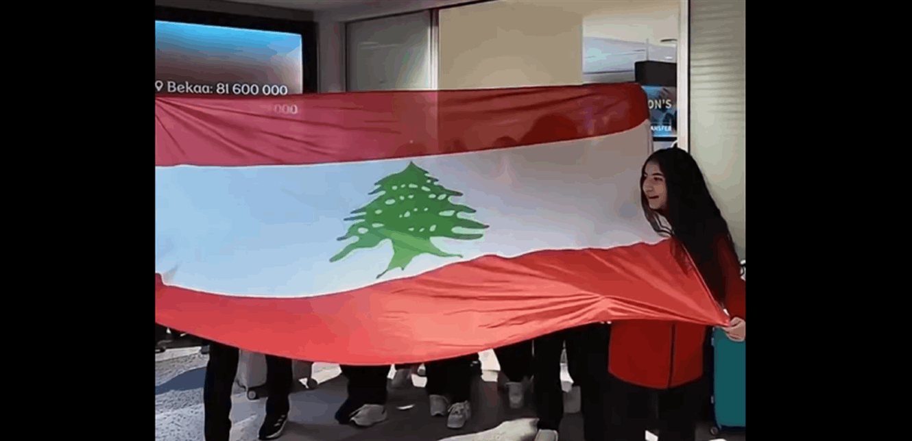 رقصٌ وفرح في المطار.. بطلات لبنان يحتفلن بـالتأهل (فيديو)