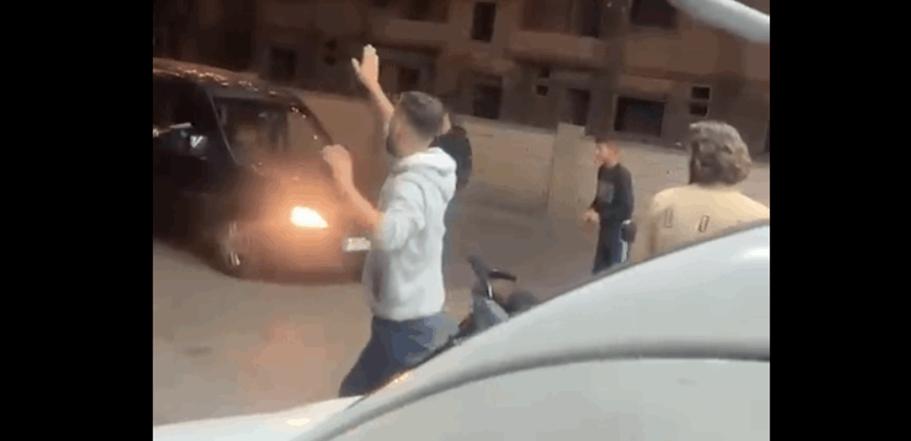 ظهورٌ مسلح في بلدة لبنانية.. إشكال وتوتر كبير (فيديو)