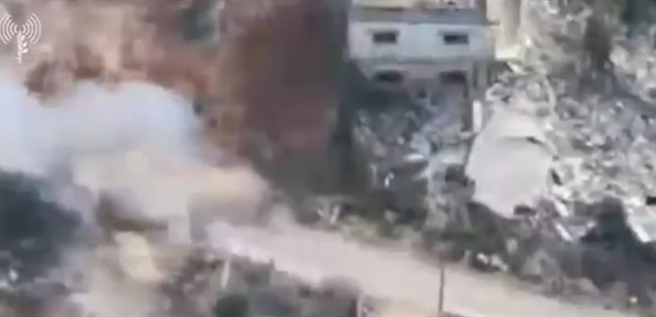 أحدهما قيادي في قوة الرضوان... الجيش الإسرائيلي ينشر فيديو للحظة استهداف عنصرين من حزب الله