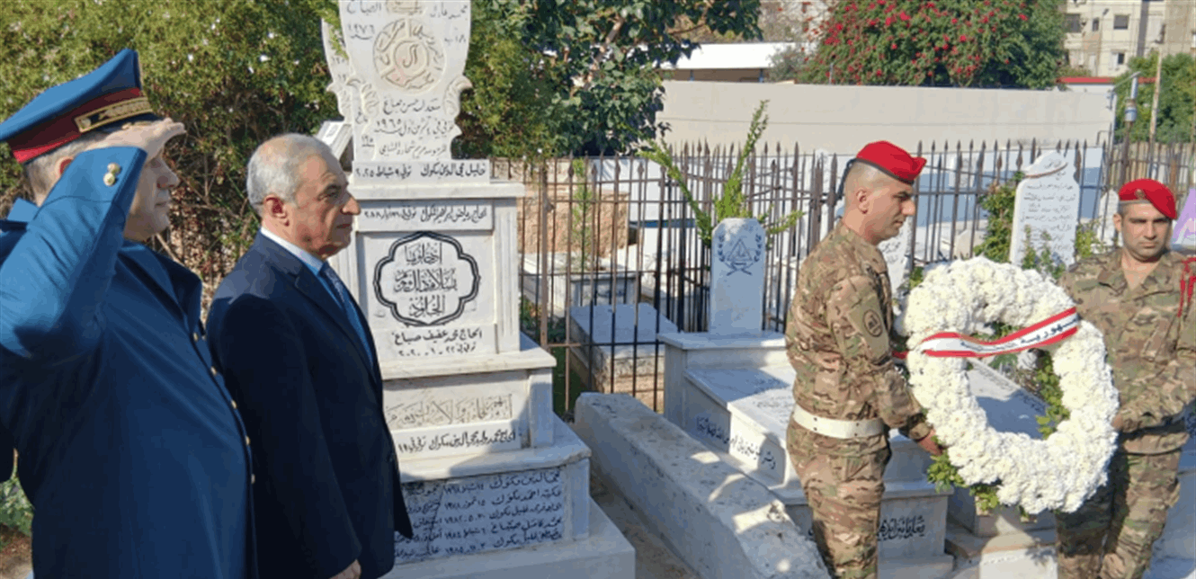  هاشم مثّل رئيس الجمهورية في وضع إكليل على ضريح عدنان الحكيم