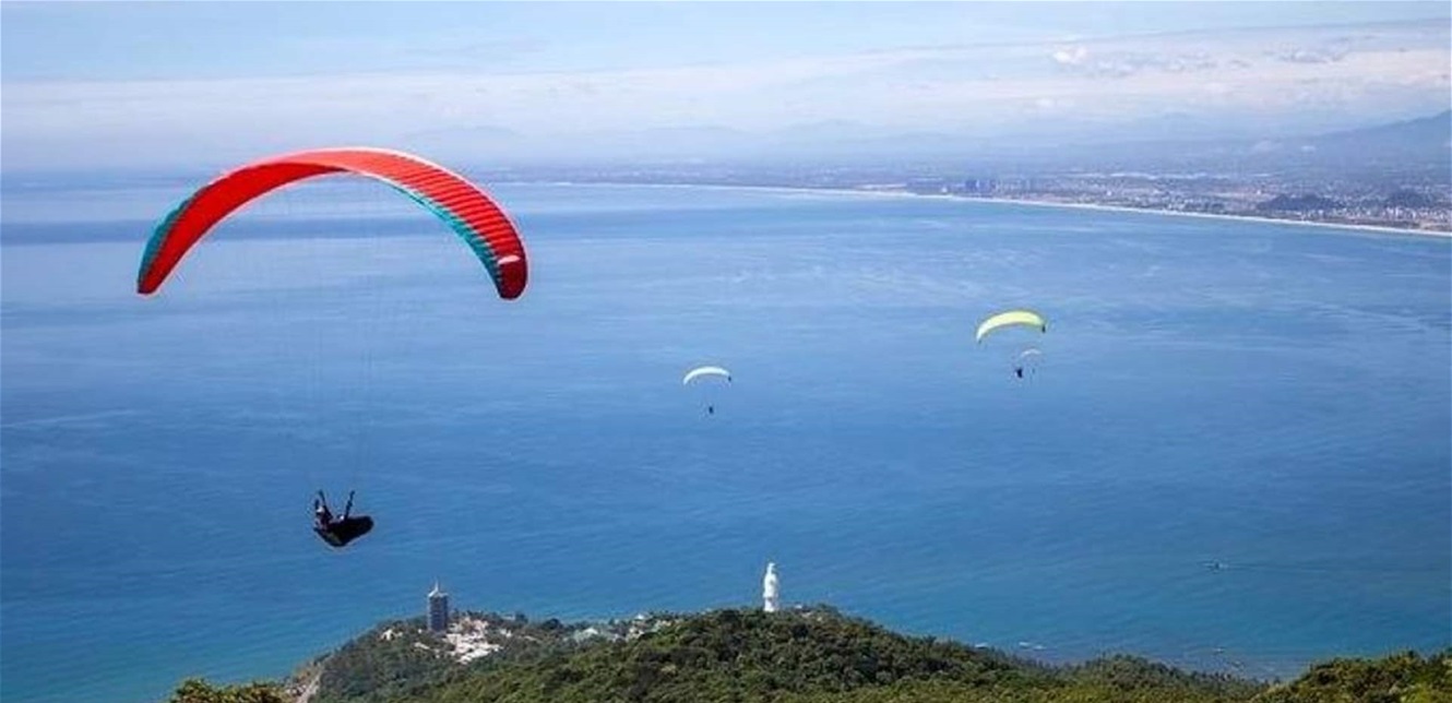 خلال زيارة البابا إلى لبنان... ممنوع مُمارسة الـParagliding