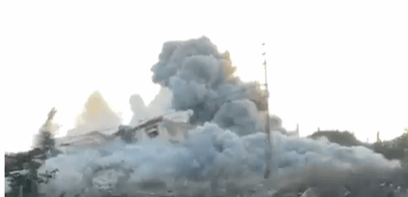 فيديو للحظة قصف مبنى في الجنوب.. ومواطن يتفاعل مع الغارة شاهدوه