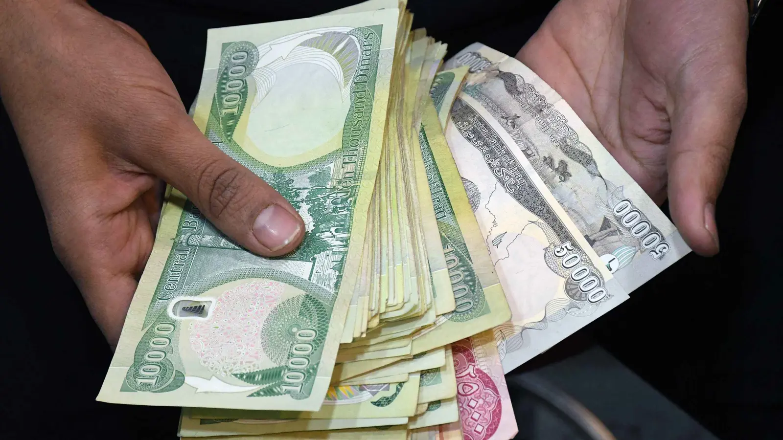 لبنانيون في شبكة تزوير عملات داخل إيران.. وشبهات حول ارتباطها بفصيل مسلح! 