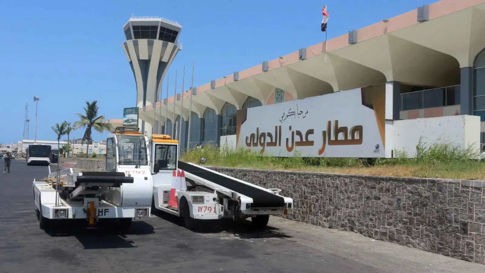 قصف حوثي جديد يستهدف مطار عدن ومحيطه بأربعة صواريخ باليستية