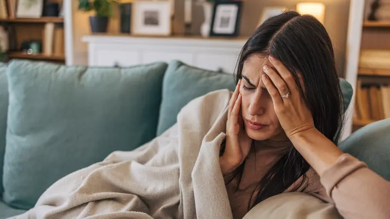 الكافيين والصداع... علاقة معقّدة بين تخفيف الألم وتحفيزه