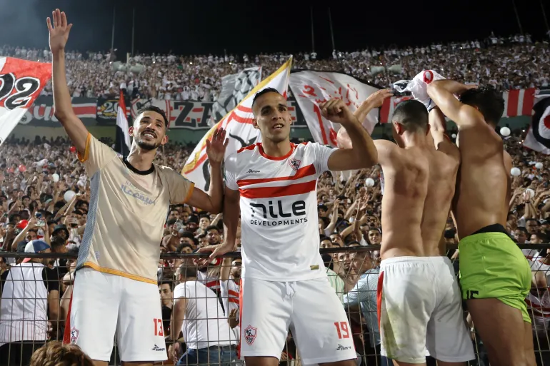 خلع قميصه وألقاه أرضاً.. الزمالك يعاقب نجمه