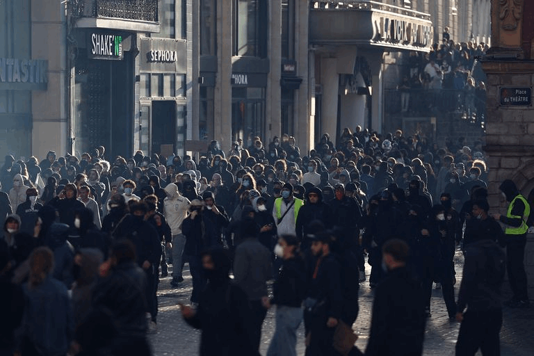 رئيس الوزراء الفرنسي: إصابة 150 شرطياً خلال احتجاجات غلاء المعيشة