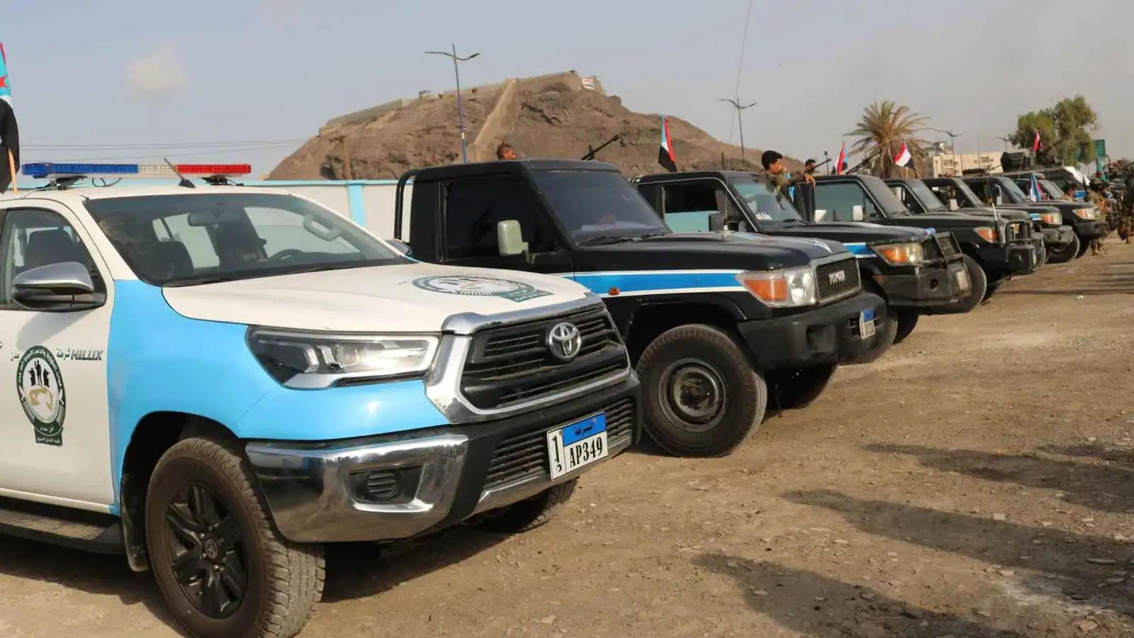 محافظ عدن يعلن ضبط مطلوبين أمنياً وتفكيك خلايا إرهابية مرتبطة بالحوثيين