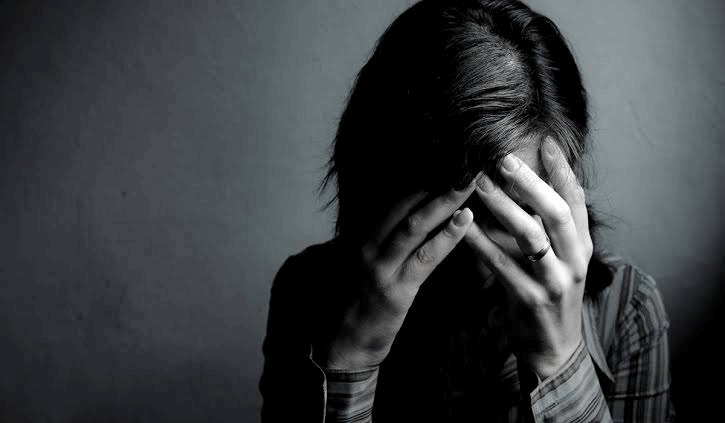 انكسرت صحياً ونفسياً.. فنانة تتحدث عن أزمة مالية مرّت بها!