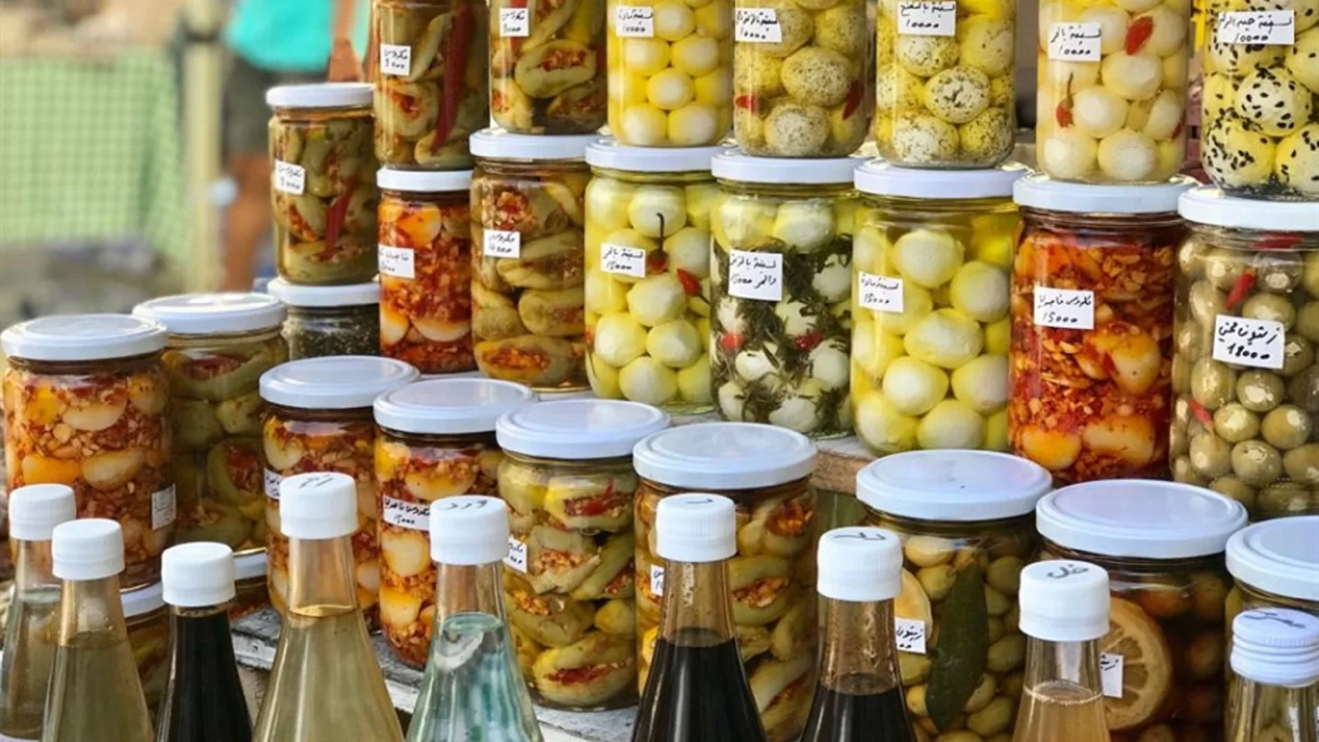 المونة الشتوية في لبنان.. كيف يغيّر الغلاء عادات وموائد اللبنانيين؟