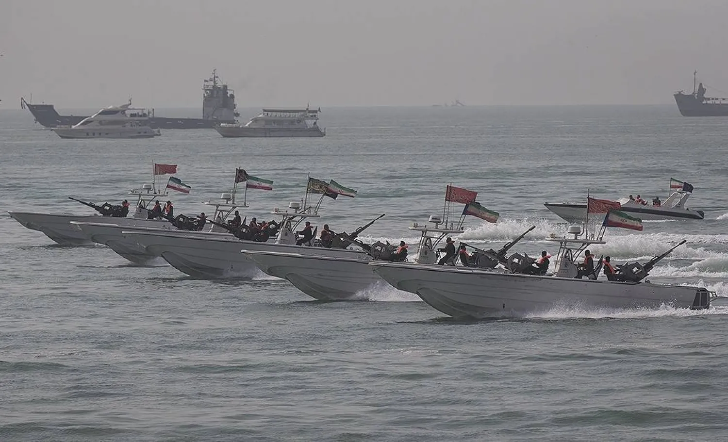 الحرس الثوري: اشتعال ناقلة نفط عملاقة إثر اصطدامها بلغم بحري جنوب هرمز