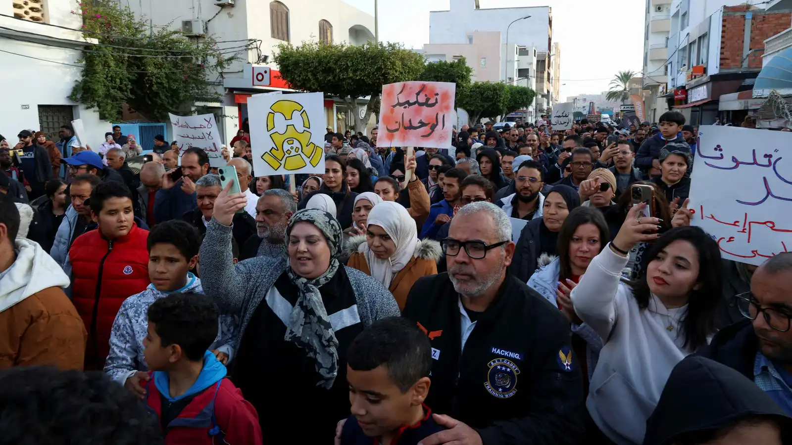 القضاء التونسي يحكم بالسجن على 10 ناشطين بيئيين.. ما القصة؟ 